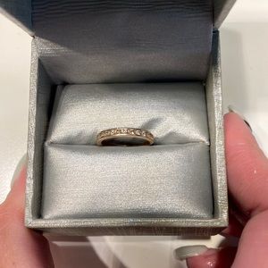 Zales woman size 5 rose gold channel band